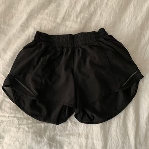 Hotty hot 2.5 lulu shorts
